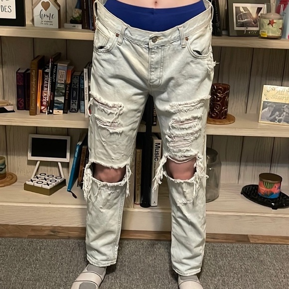 🍀5/$25🍀 Loft 82 light wash distressed denim jeans - Picture 2 of 11